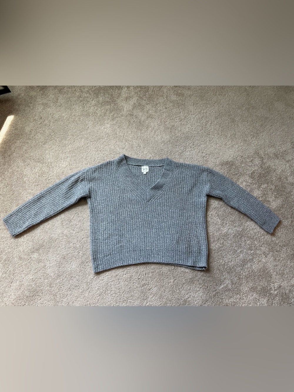 Hippie Rose | Gray Waffle Knit V-Neck Sweater | Size Large